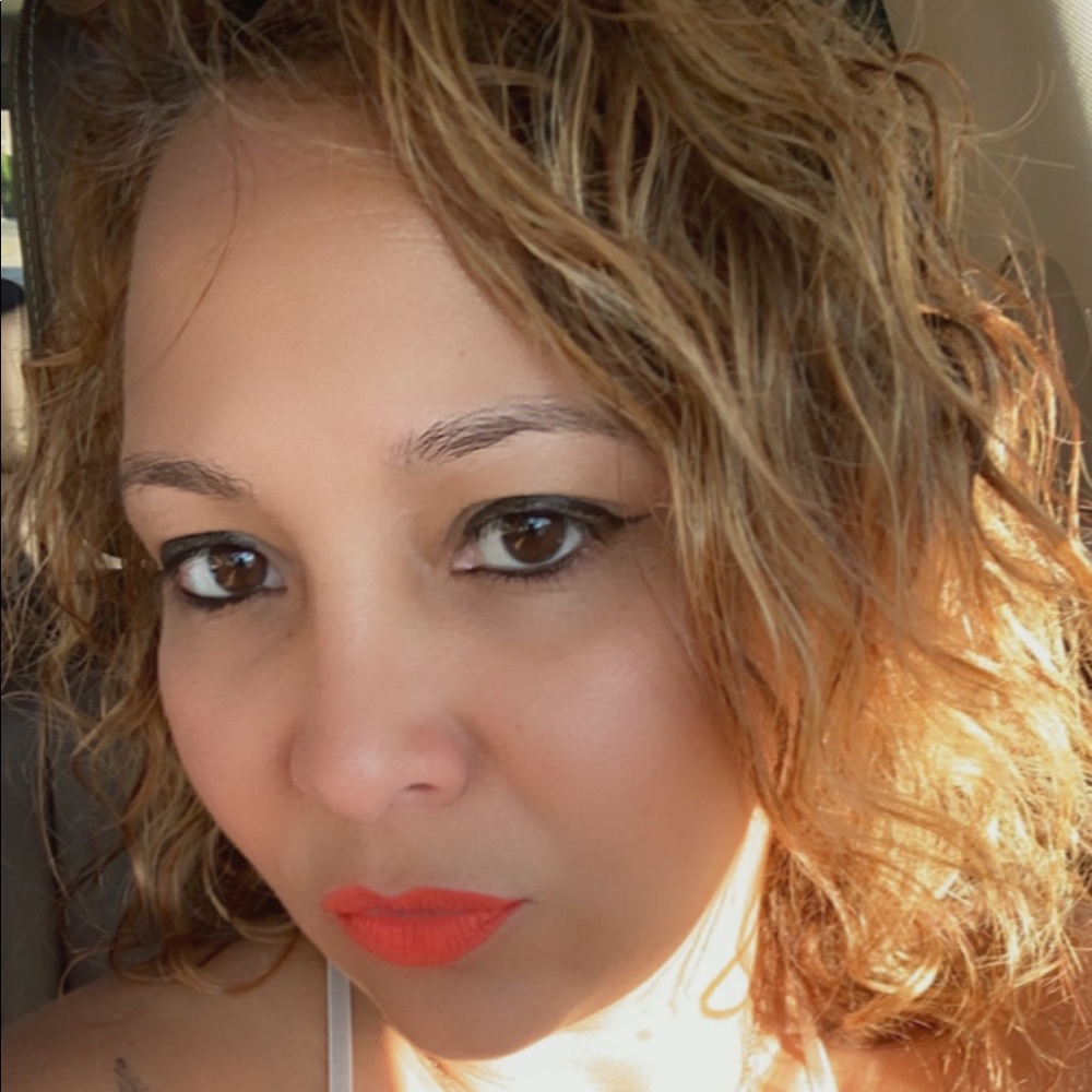 Meet your Posher, Desiree